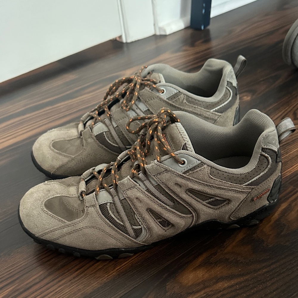 Men's Athletic Trail Shoes in Taupe and Gray